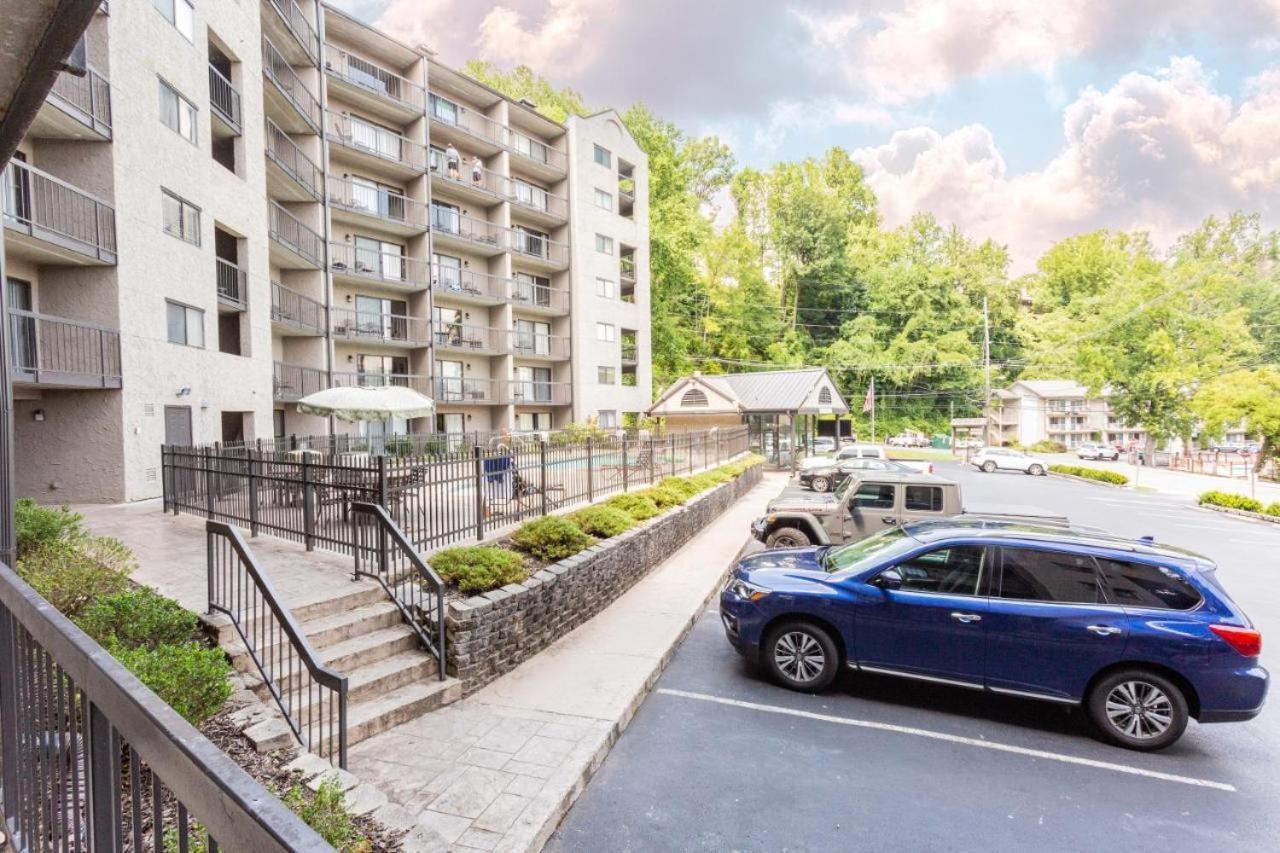 Family Bear Condos, Full King Suite, Kitchen, Pool Access Unit 103 แกตลิงเบิร์ก ภายนอก รูปภาพ
