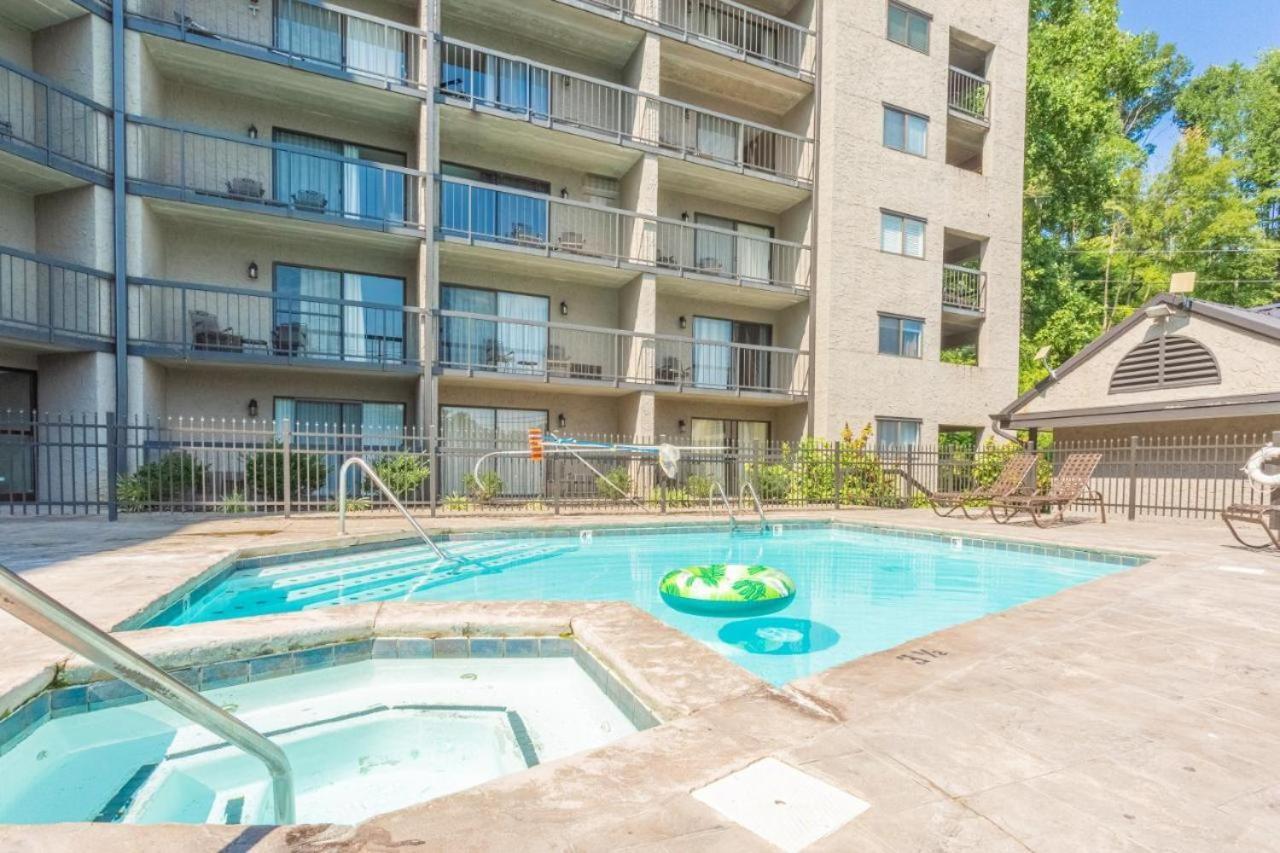 Family Bear Condos, Full King Suite, Kitchen, Pool Access Unit 103 แกตลิงเบิร์ก ภายนอก รูปภาพ
