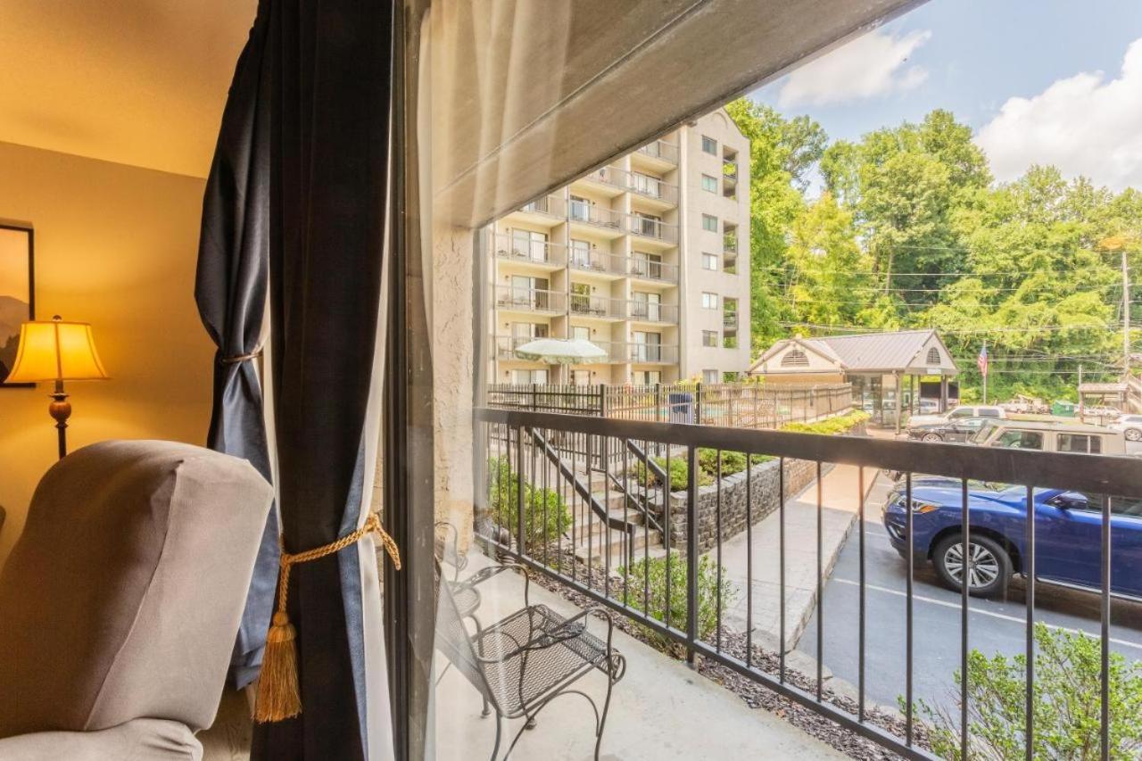Family Bear Condos, Full King Suite, Kitchen, Pool Access Unit 103 แกตลิงเบิร์ก ภายนอก รูปภาพ
