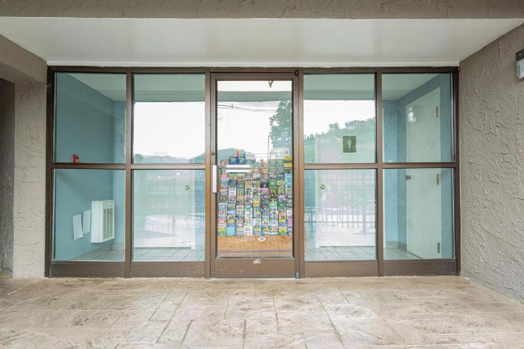 Family Bear Condos, Full King Suite, Kitchen, Pool Access Unit 103 แกตลิงเบิร์ก ภายนอก รูปภาพ