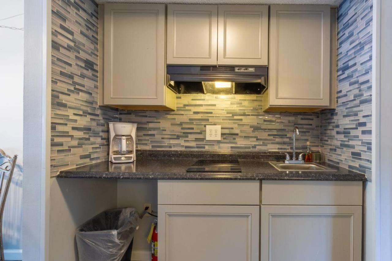 Family Bear Condos, Full King Suite, Kitchen, Pool Access Unit 103 แกตลิงเบิร์ก ภายนอก รูปภาพ